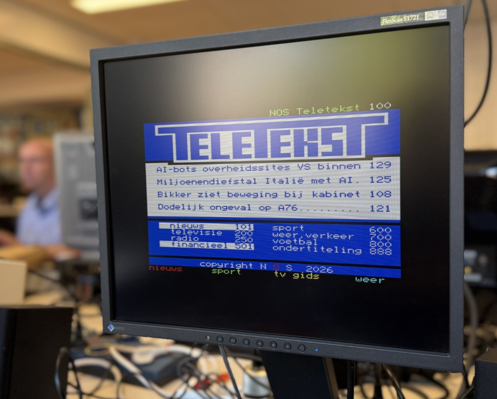 NOS Teletekst page 100 on an EIZO monitor running MSXTT